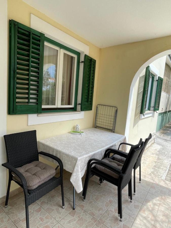 Apartments Antonija Punta Skala Next To Falkensteiner Resort Petrcane Buitenkant foto