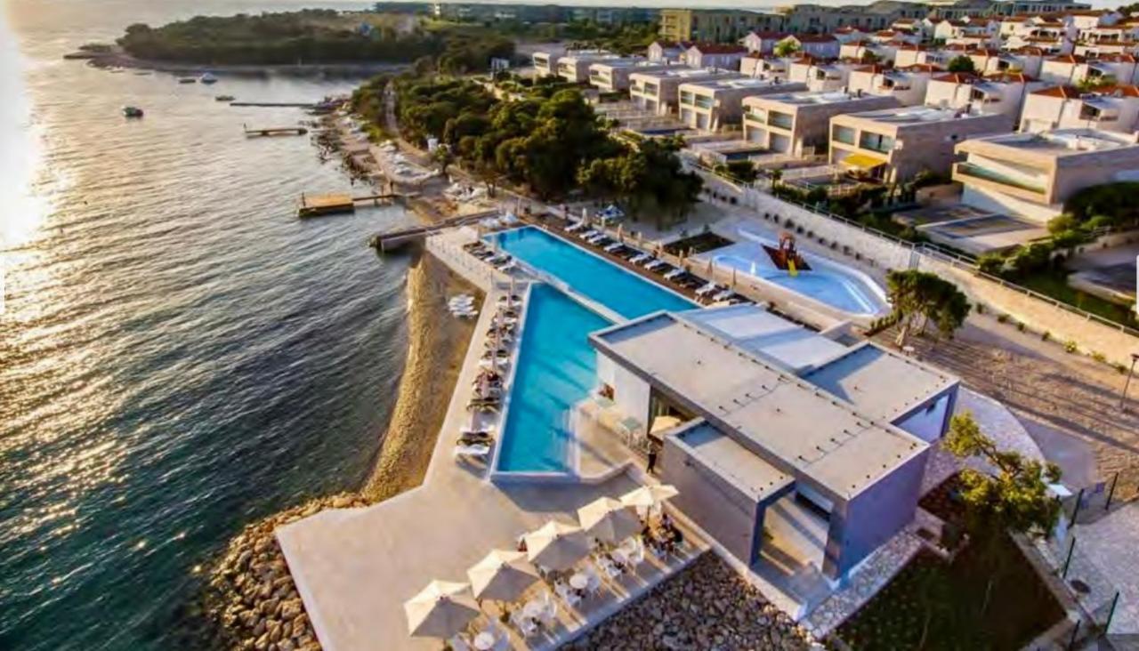 Apartments Antonija Punta Skala Next To Falkensteiner Resort Petrcane Buitenkant foto