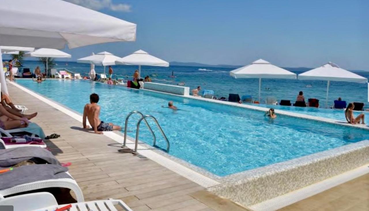 Apartments Antonija Punta Skala Next To Falkensteiner Resort Petrcane Buitenkant foto