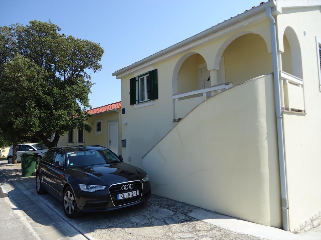 Apartments Antonija Punta Skala Next To Falkensteiner Resort Petrcane Kamer foto