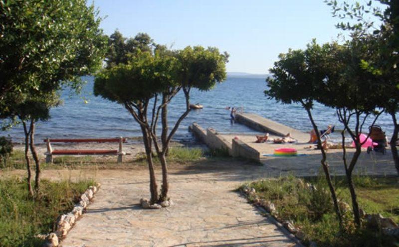 Apartments Antonija Punta Skala Next To Falkensteiner Resort Petrcane Buitenkant foto