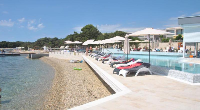 Apartments Antonija Punta Skala Next To Falkensteiner Resort Petrcane Buitenkant foto
