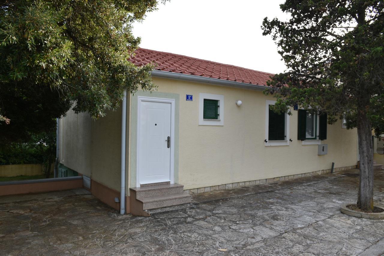 Apartments Antonija Punta Skala Next To Falkensteiner Resort Petrcane Buitenkant foto