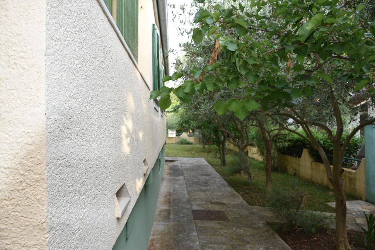 Apartments Antonija Punta Skala Next To Falkensteiner Resort Petrcane Buitenkant foto