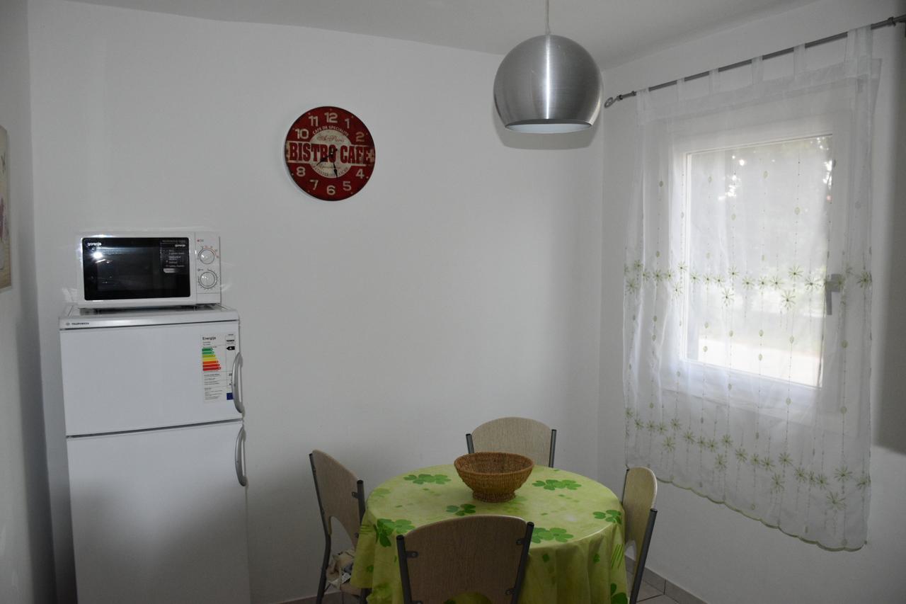 Apartments Antonija Punta Skala Next To Falkensteiner Resort Petrcane Buitenkant foto